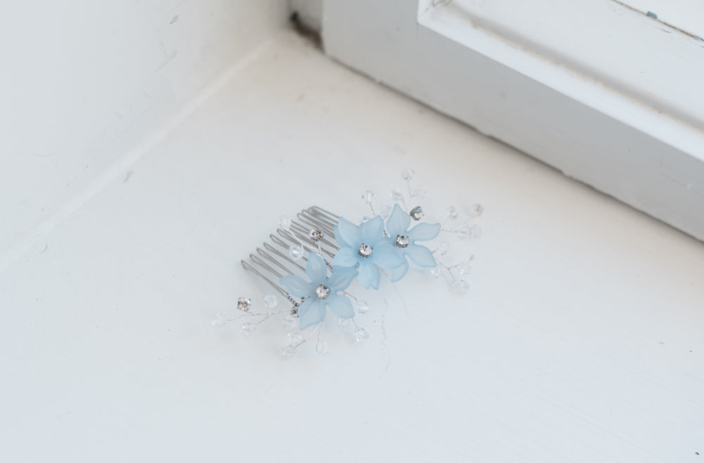 Lemmikki - herkkä hiuskoriste sinisistä kukista - Ninka Design